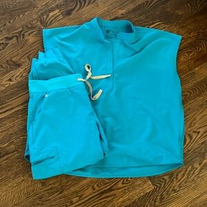 XL turquoise Rafaela top and XL Zamora joggers both figs